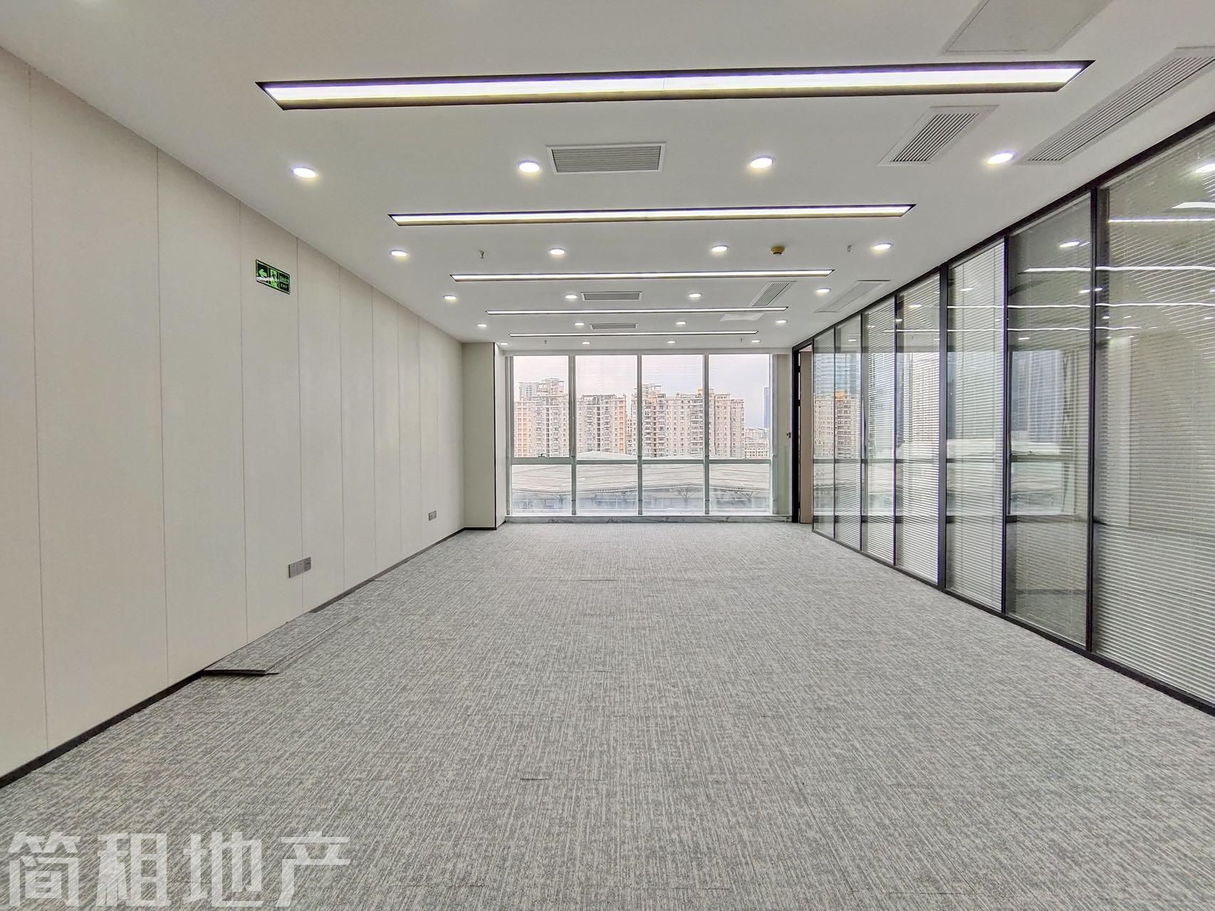 正对电梯口 海岸城精装132平 使用率68 朝南采光好