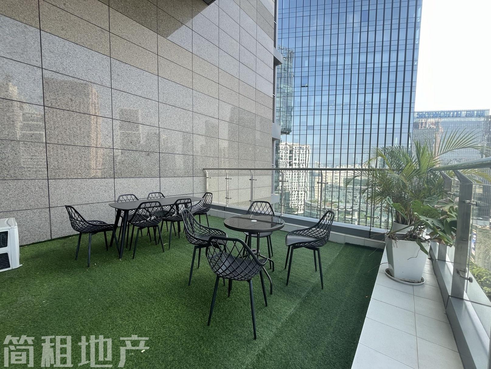 带独立大阳台 双地铁口 迈科龙大厦 户型方正 
