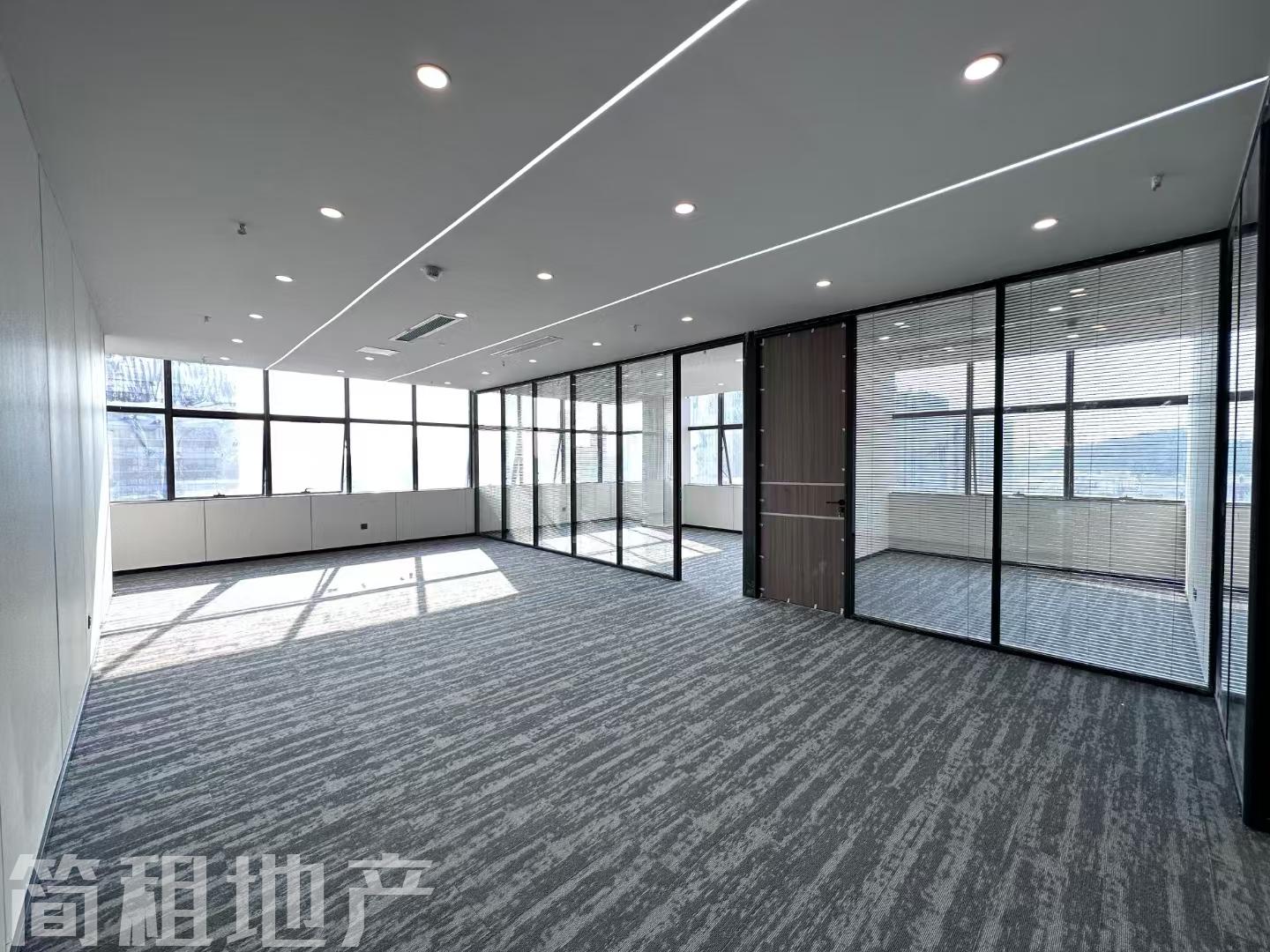 稀缺双面采光 方正 全新装修 中粮商务公园 园区环境好