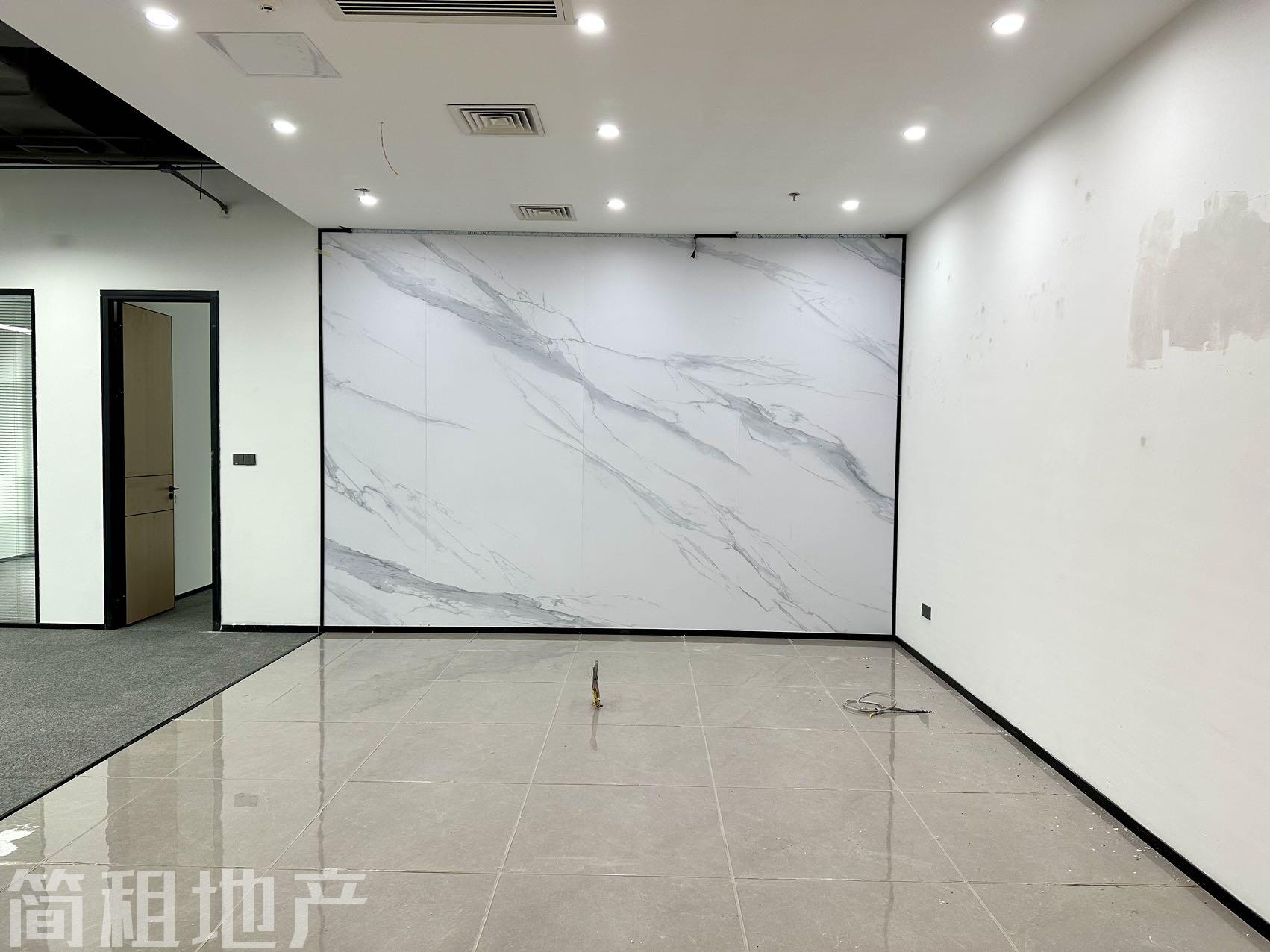 正电梯口 东南向 近地铁 新楼盘 华强金融大厦 一手房东