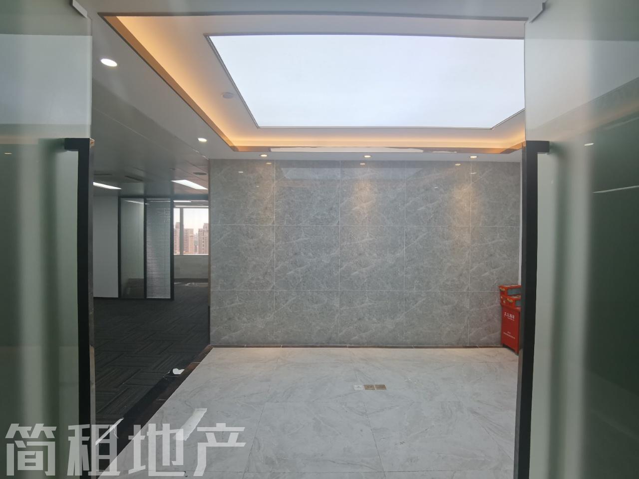 精装 前台大气 户型方正 世界金融中心