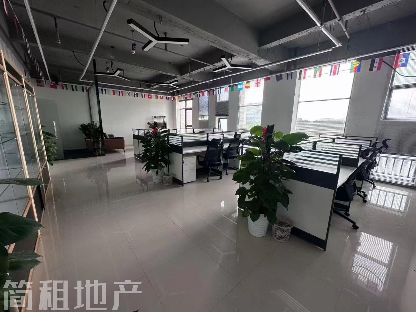 龙华大浪 国乐科技园 精装200平 2+1 带家私 拎包办公