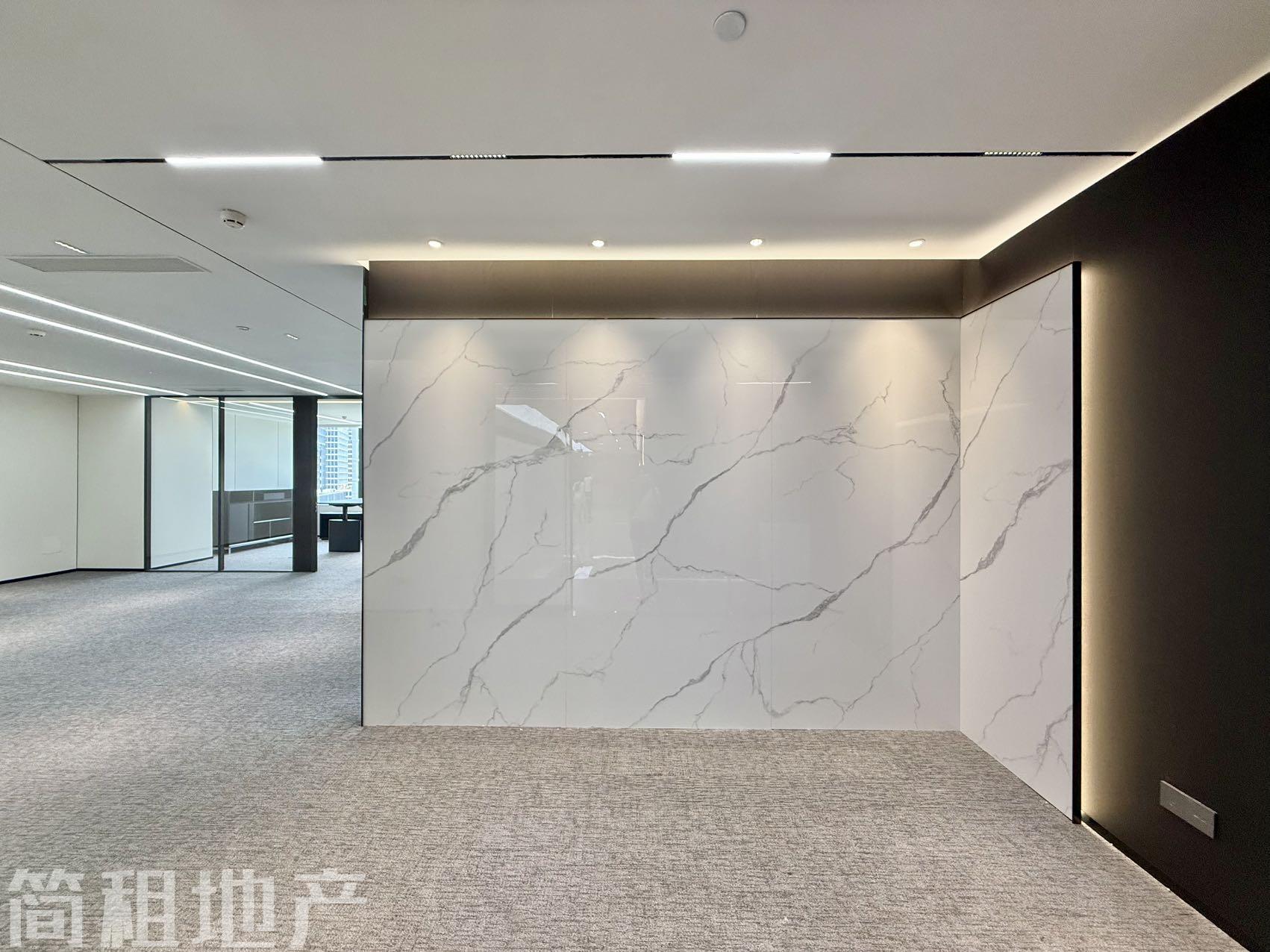 9号线深大南地铁口 芒果网大厦精装3+1带家私出租