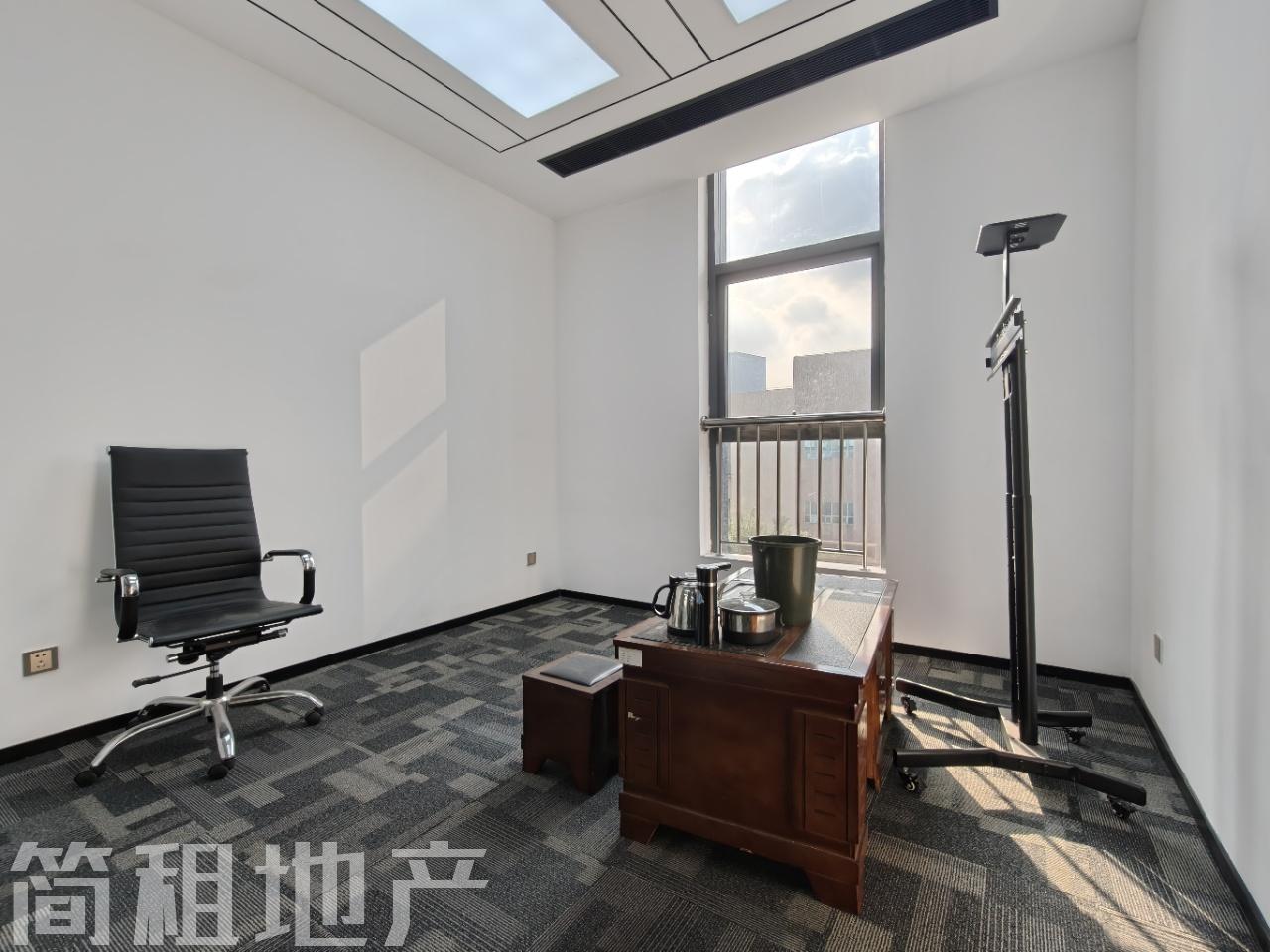 1年送2个月免租期 大小均有 一手房产证面积 带家具大族创新大厦