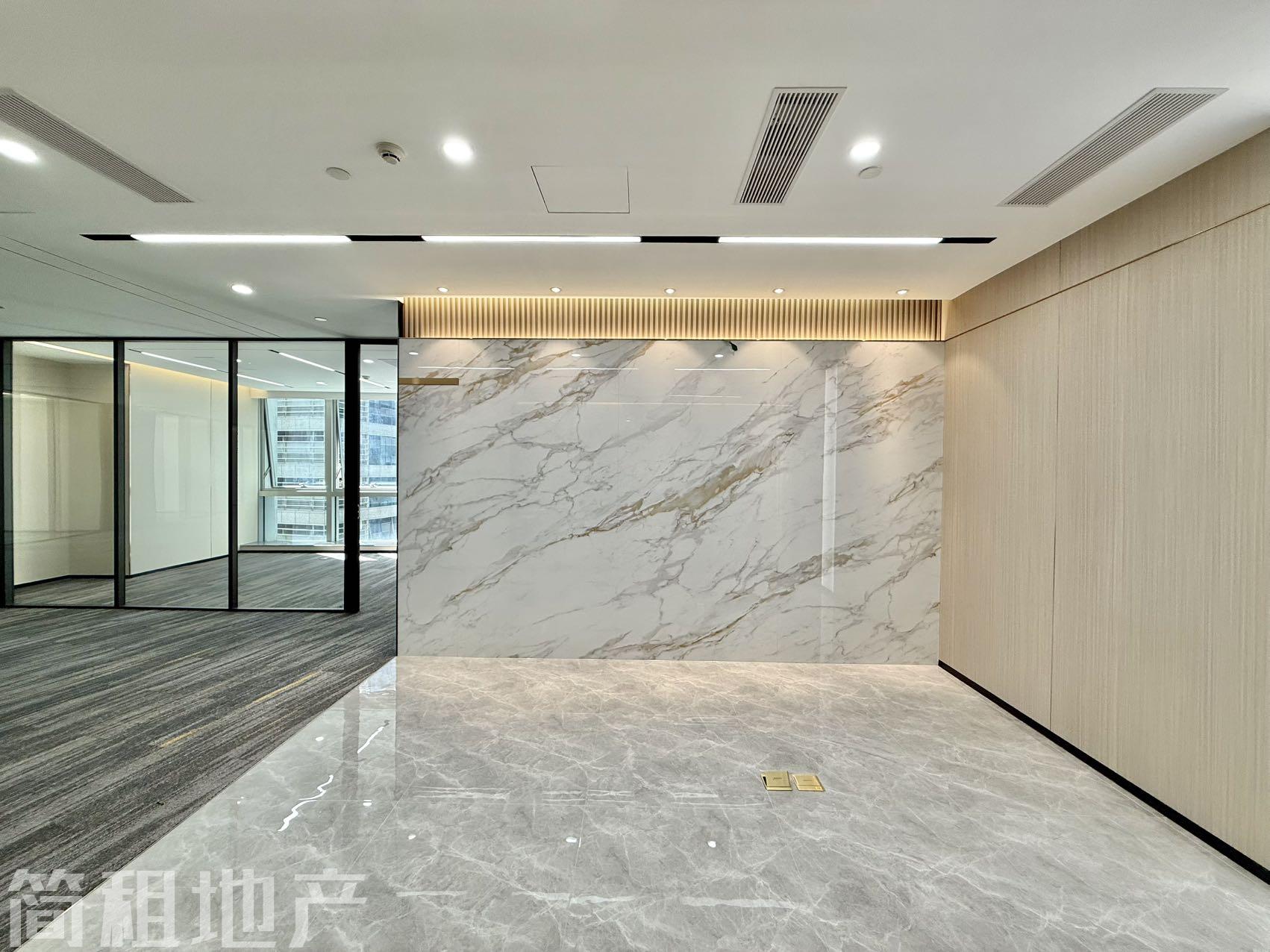 东南双面采光 华润置地大厦电梯口精装办公室招租