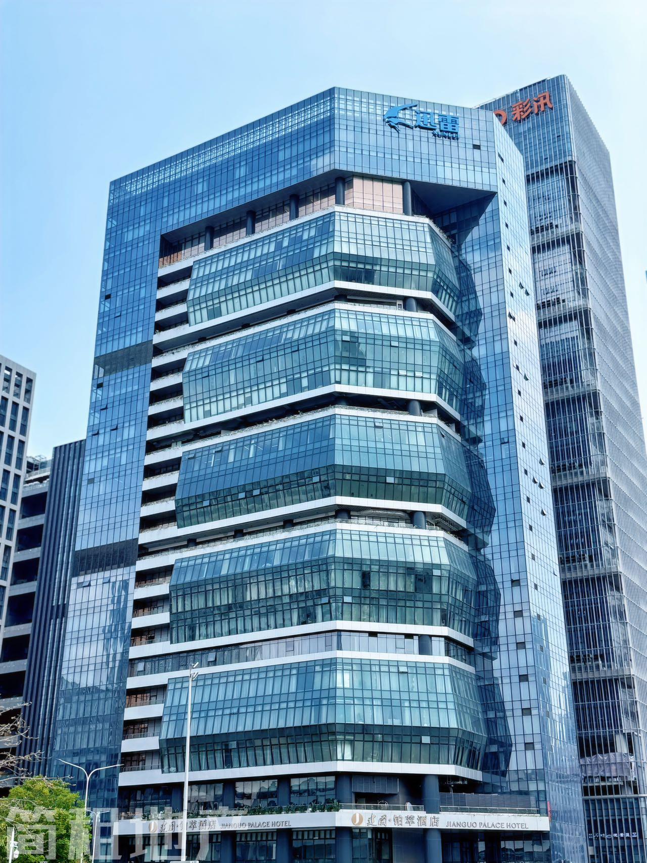 正对电梯口 迅雷科技大厦超大气前台 带家私