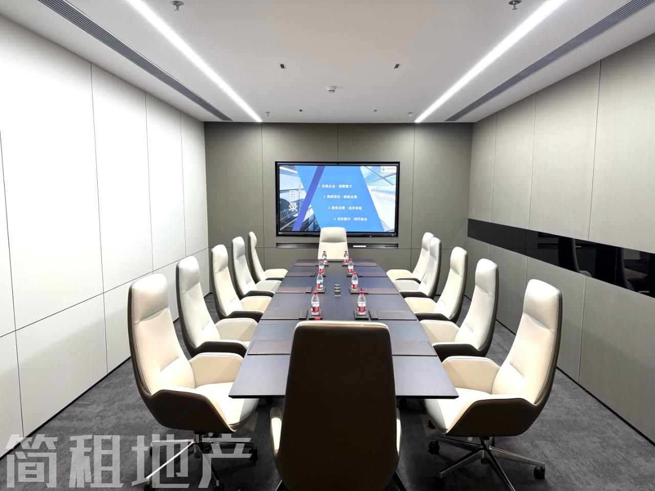 正对电梯口 迅雷科技大厦超大气前台 带家私