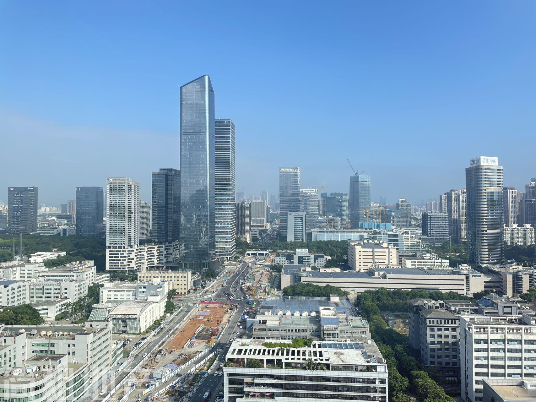 正对电梯口 迅雷科技大厦超大气前台 带家私